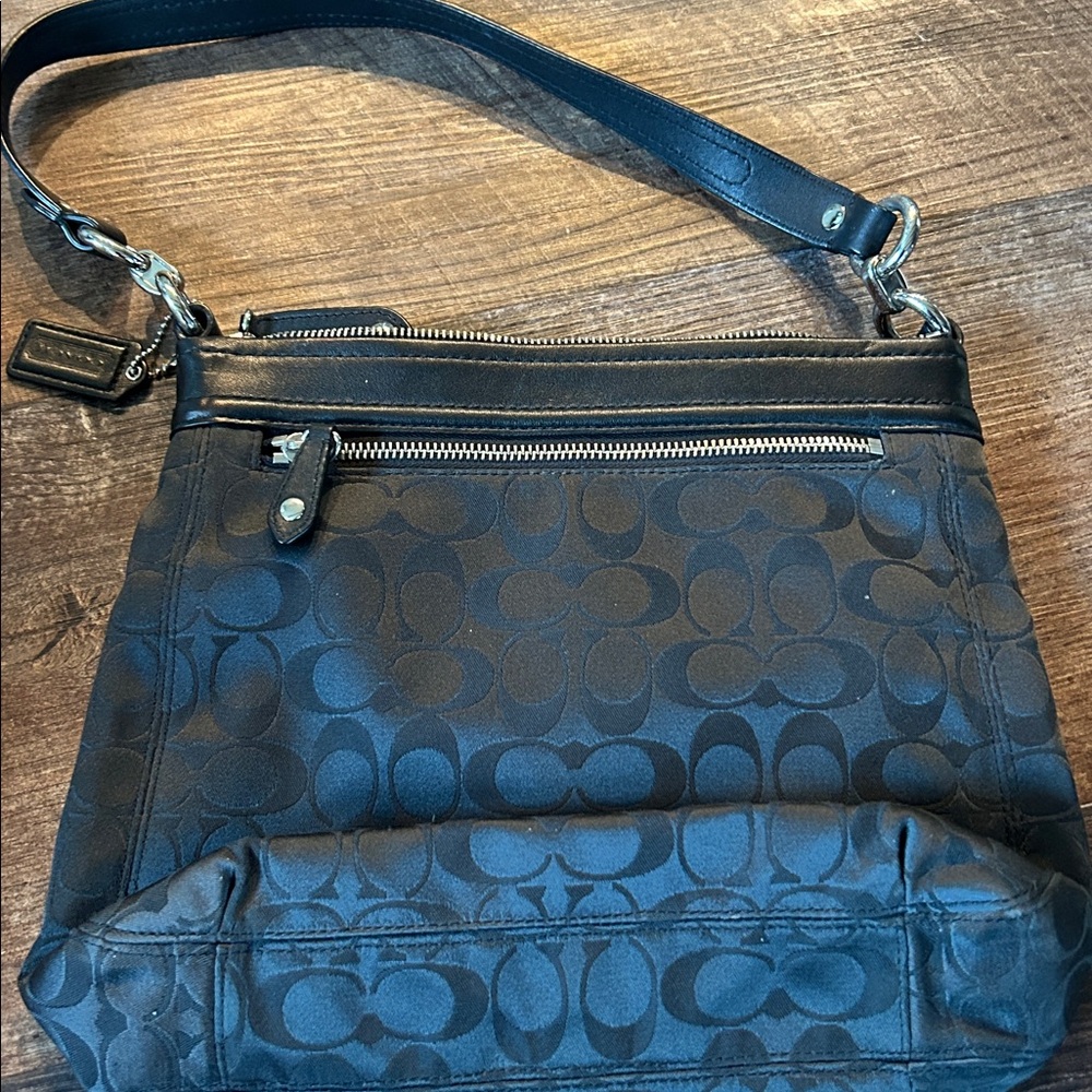 COACH Ashley Signature Bag Black Shoulder Purse - Picture 2 of 3